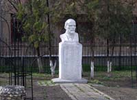 Памятник В.И.Ленину на территории управления Пенсионного фонда