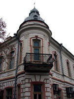 Дом Кащенко 1899 г. Зеленокумск. Угловой эркер. Фото 2007 г.