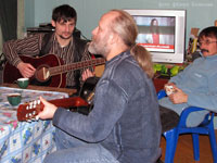 Александр Макаренков в зеленокумском клубе авторской песни