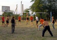 Соревнование по волейболу на фестивале