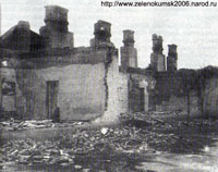 Разрушенный жилой дом. Село Воронцово-Александровское 1943 г.